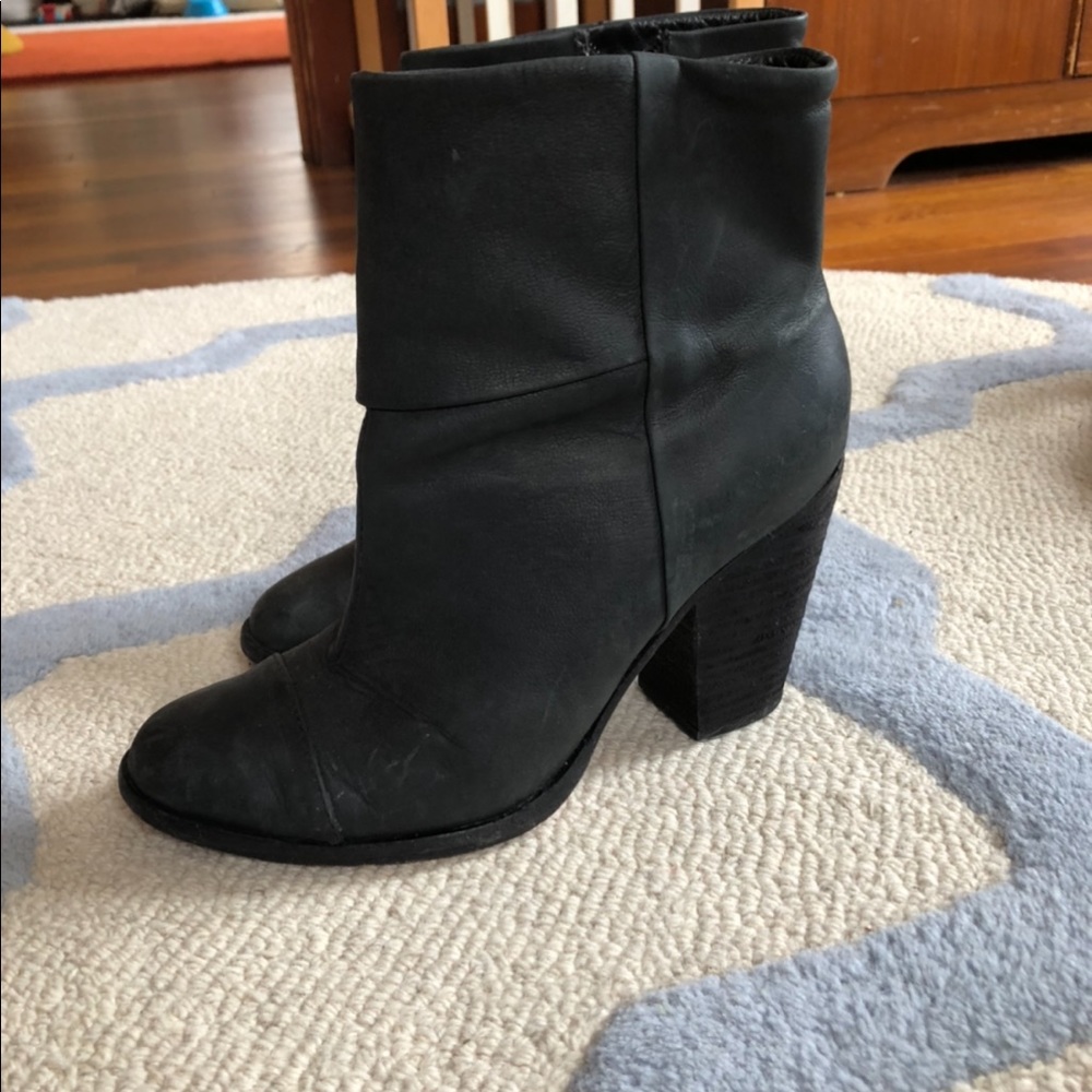 LL Bean Signature boots size 9